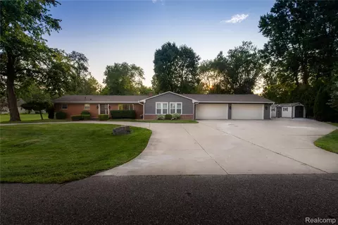 6655 Norton Dr, Troy, MI 48085