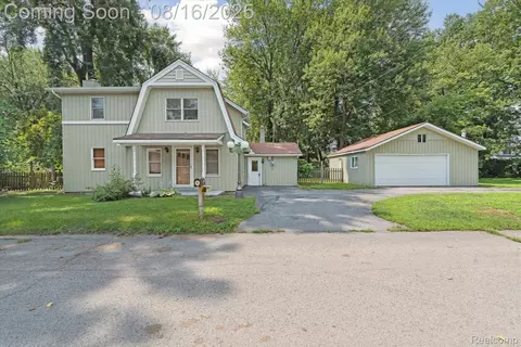 4539 N 5th St, Luna Pier, MI 48157
