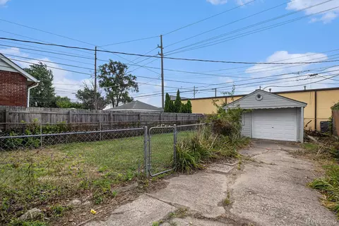 Exterior - 1054 E Troy St, Ferndale, MI 48220 photo 2 of 4