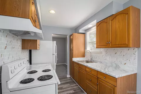 Kitchen - 1054 E Troy St, Ferndale, MI 48220 photo 2 of 3
