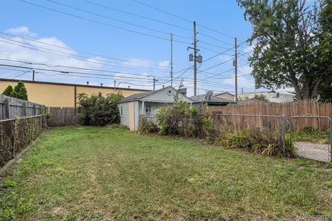 Exterior - 1054 E Troy St, Ferndale, MI 48220 photo 3 of 4