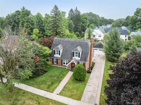 609 N Michigan Ave, Howell, MI 48843