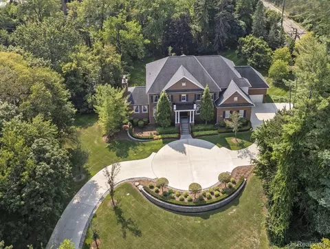 810 Highwood Dr, Bloomfield Hills, MI 48304