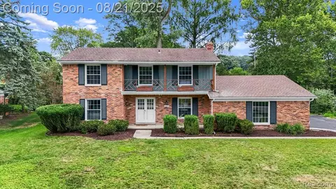 31472 Sunset Dr, Beverly Hills, MI 48025