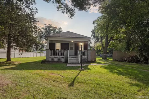 21122 Waldron St, Farmington, MI 48336