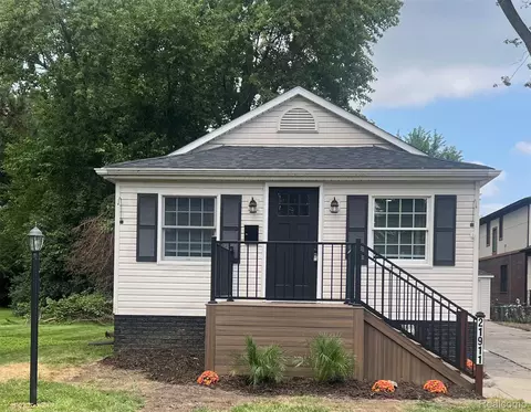 21911 E 10 Mile Rd, Saint Clair Shores, MI 48080