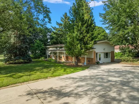 25670 Beck Rd, Novi, MI 48374