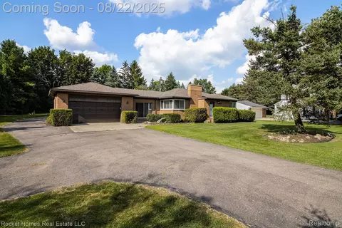 44620 W 11 Mile Rd, Novi, MI 48375