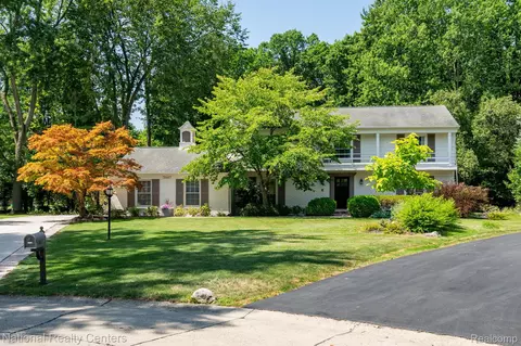 31467 Old Cannon Rd, Beverly Hills, MI 48025