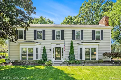 5049 Langlewood Dr, West Bloomfield, MI 48322