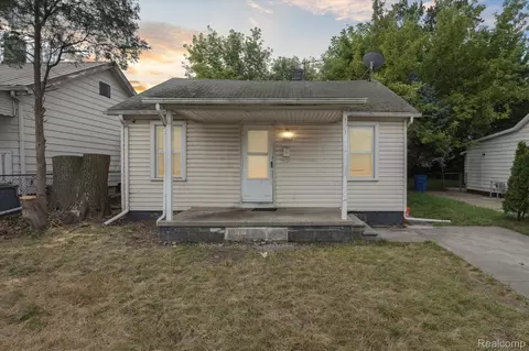7028 Packard Ave, Warren, MI 48091
