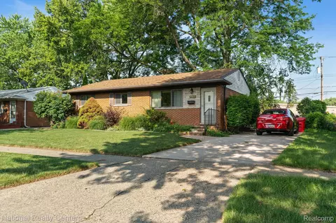 35685 Griswald St, Clinton Township, MI 48035