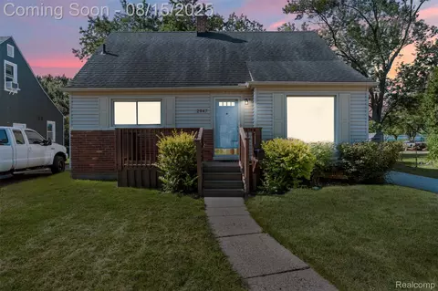 2947 Catalpa Dr, Berkley, MI 48072