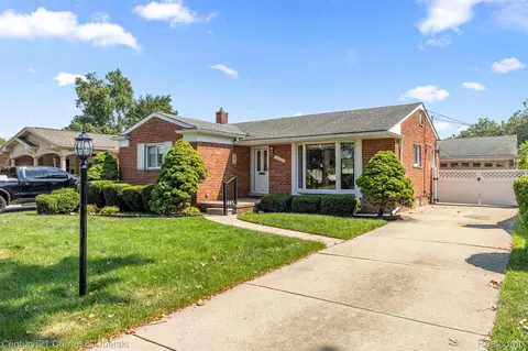 6106 N Charlesworth St, Dearborn Heights, MI 48127