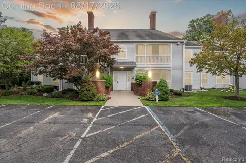 620 Curzon Ct #204, Howell, MI 48843