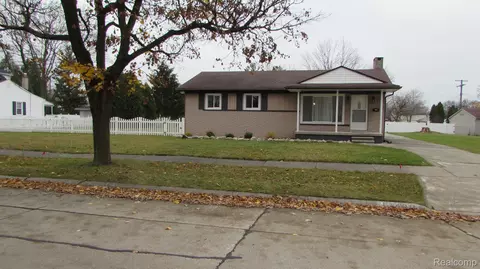 17486 Poplar St, Riverview, MI 48193