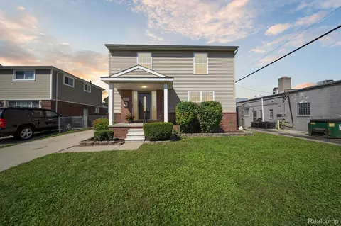 22191 Ridgedale St, Oak Park, MI 48237