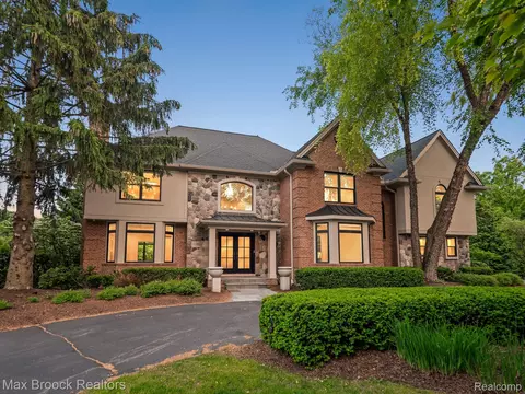4331 Spruce Hill Ln, Bloomfield Hills, MI 48301