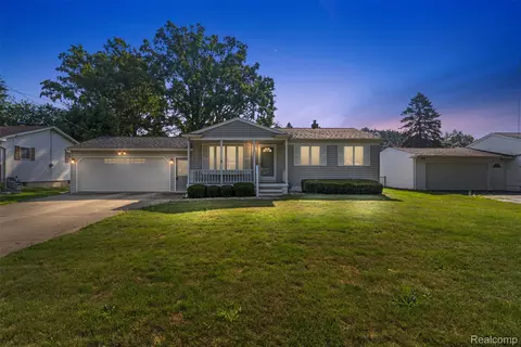 4323 Ashlawn Dr, Flint, MI 48507