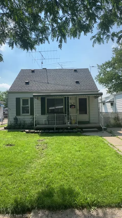 4412 Edgewood St, Dearborn Heights, MI 48125