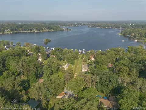 10624 Pine Bluff Ave, Whitmore Lake, MI 48189