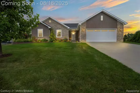 13022 Lia Ct, Fenton, MI 48451
