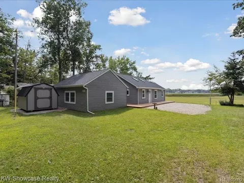 4581 Parker Dr, Howell, MI 48843