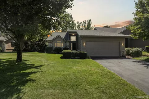 935 Mildred J Ct, Brighton, MI 48116
