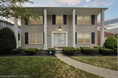 24580 Oneida Blvd, Oak Park, MI 48237