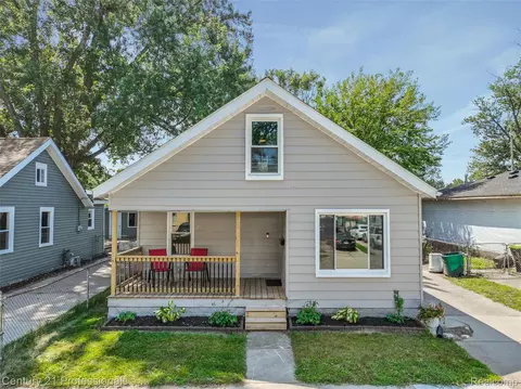 321 W Harwood Ave, Madison Heights, MI 48071
