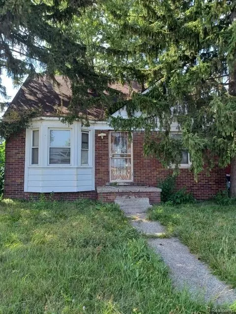 19605 Kelly Rd, Harper Woods, MI 48225