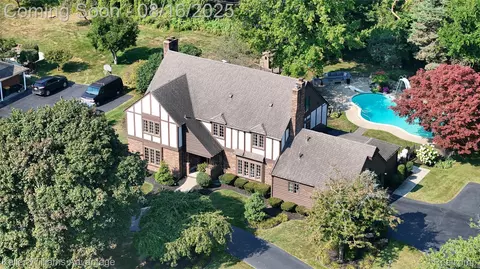 22491 Walsingham Dr, Farmington, MI 48335