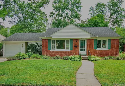 23100 Floral St, Farmington, MI 48336