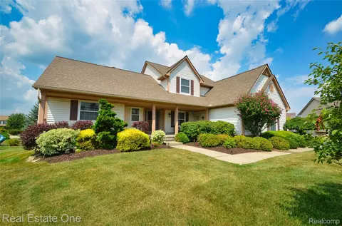 2092 Westview Ct, Orion, MI 48360