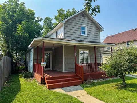 105 W Oakland St, Durand, MI 48429