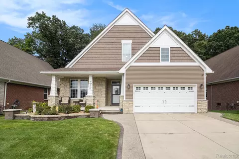 7970 Russell Dr, Westland, MI 48185