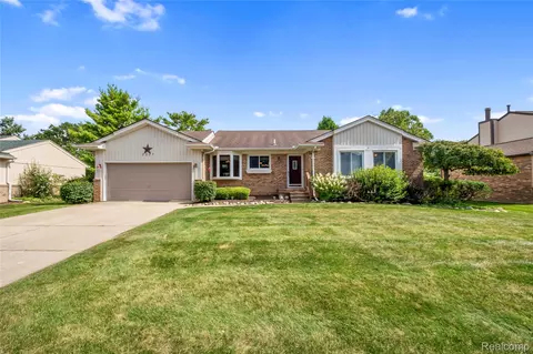 2307 Highsplint Dr, Rochester Hills, MI 48307