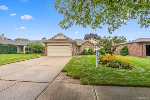 42917 Freeport Dr, Sterling Heights, MI 48313