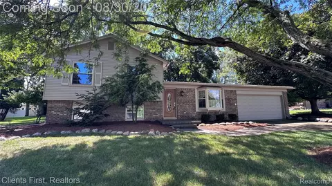 38775 Laurenwood St, Wayne, MI 48184