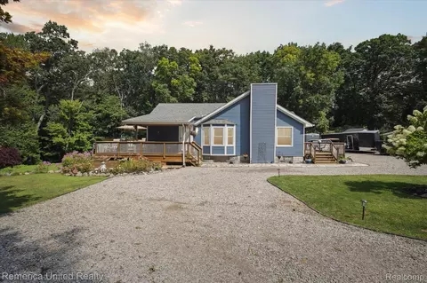 3230 Granda Vista Dr, Milford, MI 48380