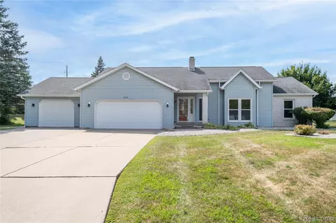 5005 Cedarbrook Dr, Saginaw, MI 48603