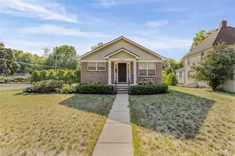 694 S Squirrel Rd, Auburn Hills, MI 48326