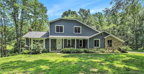3501 White Oaks Dr, Highland, MI 48357