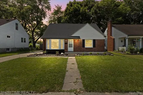 23041 Shakespeare Ave, Eastpointe, MI 48021