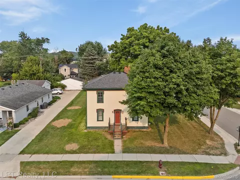 302 N 2nd St, Brighton, MI 48116