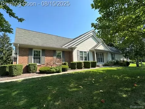 16556 Country Knoll Dr, Northville, MI 48168