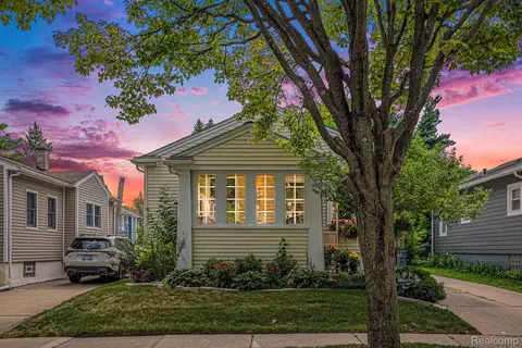 1552 Bennaville Ave, Birmingham, MI 48009