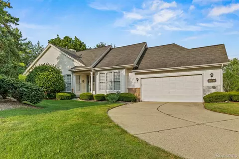 39538 Village Run Dr, Northville, MI 48168