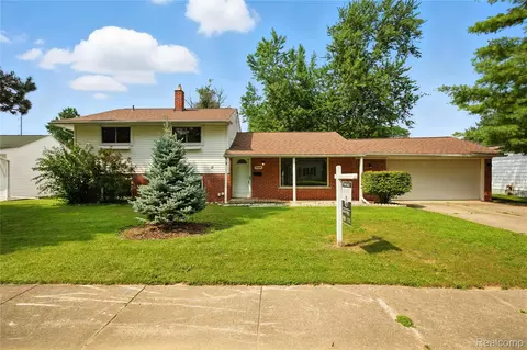 29204 Bridge St, Garden City, MI 48135