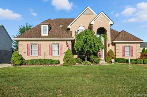 20678 Chestnut Cir, Livonia, MI 48152